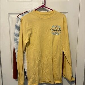 Woman’s long sleeve tee shirt bundle.